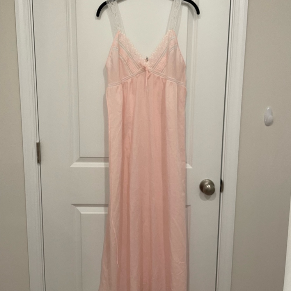 Vintage Komar Lace Trimmed Nightgown Nightie Lingerie Made in USA Small